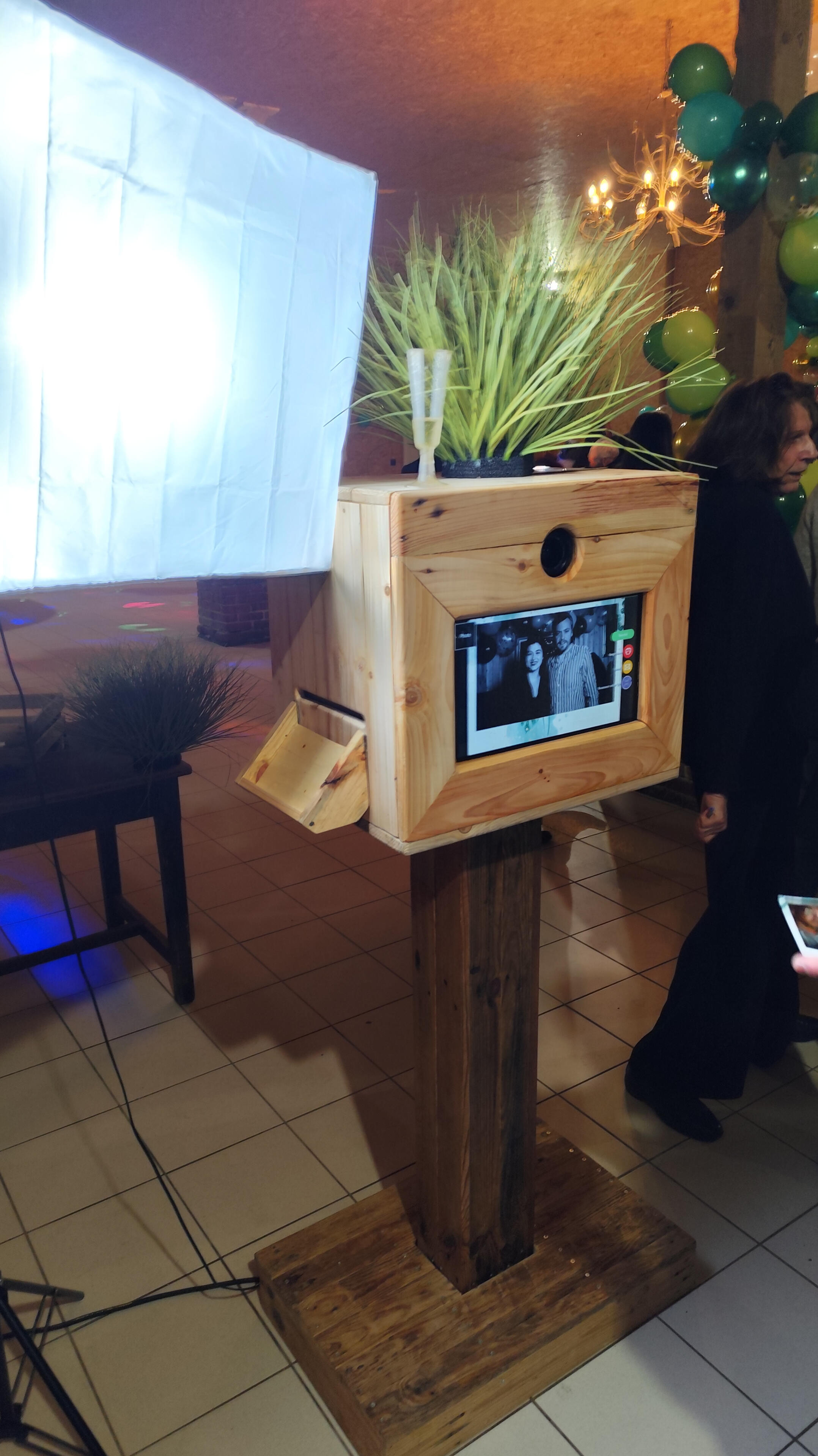 Photobooth Piko Event location événementiel Photobooth borne photo selfie mariage baptême anniversaire baby shower CE CSE comité entreprise particuliers soirée événement ludique jeux bois recyclé palettes DIY upcycling fait main rse livraison